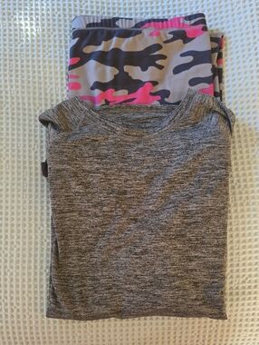 Cuddl Duds Gray Heather Long Sleeve Top with Pink & Gray Camo Leggings